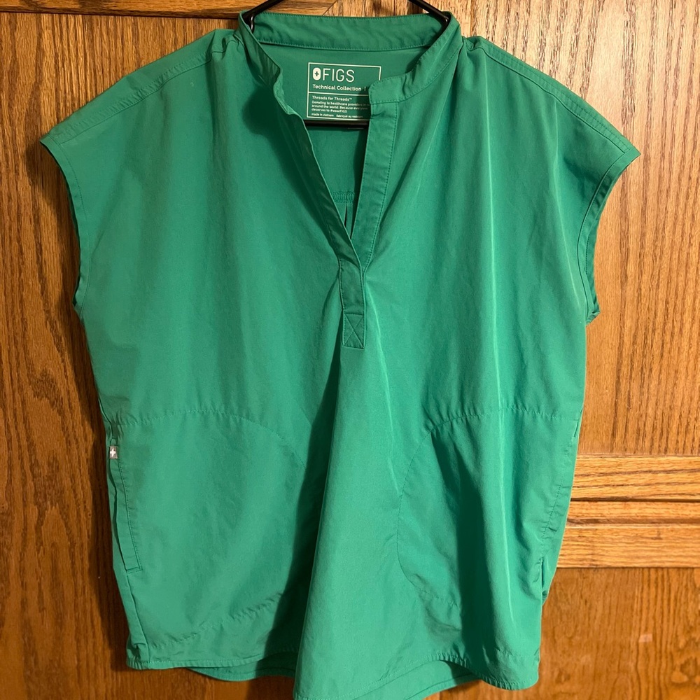 FIGS scrub set in safety green